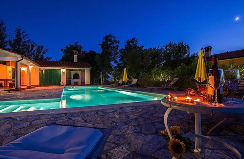 Stanisovi Villa | Preciosa casa de vacaciones privada con A/C, piscina, WIFI, TV, terraza y aparcamiento