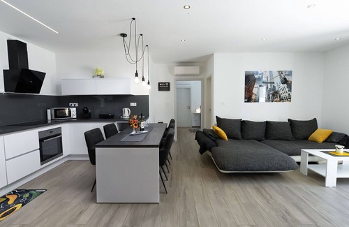 Diminici Casa | Estupenda casa de vacaciones privada para 4 personas con WIFI, piscina privada, A/C, TV y terraza