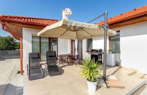 Buzsak Casa | Maravillosa casa de vacaciones privada para 5 personas con WIFI, TV y terraza