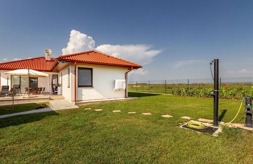 Buzsak Casa | Maravillosa casa de vacaciones privada para 5 personas con WIFI, TV y terraza
