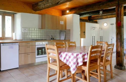 Blenio Casa | Preciosa casa de vacaciones privada con mascotas permitida, vista panorámica y aparcamiento
