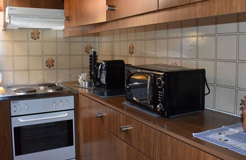 Mugena Casa | Estupenda casa de vacaciones privada con WIFI, TV, patio, mascotas permitida y vista panorámica