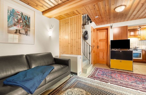 Taesch Casa | Estupenda casa de vacaciones privada con WIFI, TV, terraza, vista panorámica y aparcamiento