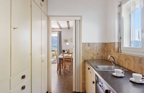 Gordola Casa | Maravillosa casa de vacaciones privada con WIFI, TV, balcón, vista panorámica, aparcamiento