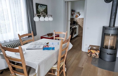 Gordola Casa | Maravillosa casa de vacaciones privada con WIFI, TV, balcón, vista panorámica, aparcamiento