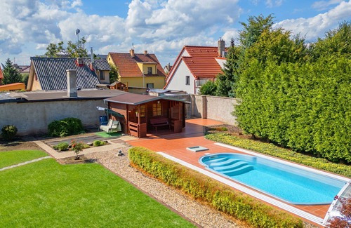 Dolni Chabry Villa | Preciosa casa de vacaciones privada con piscina privada, WIFI, TV, terraza y aparcamiento