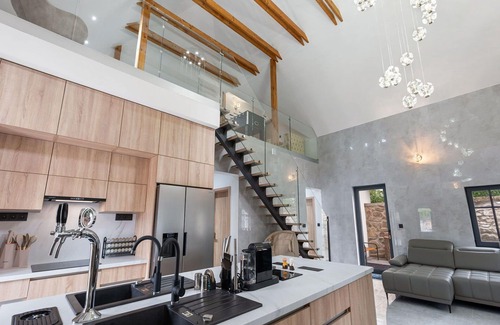 Dolni Laz Casa | Estupenda casa de vacaciones privada con WIFI, jacuzzi, TV, terraza, mascotas permitida