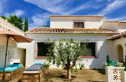 Arnella Casa | Casa de vacaciones privada con piscina privada, WIFI, TV, patio, vista panorámica, aparcamiento