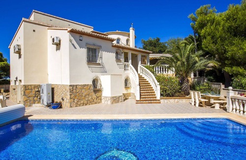 Media Luna Villa | Estupenda casa de vacaciones privada para 6 personas con WIFI, A/C, piscina privada, TV y patio