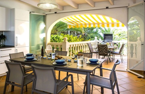 Media Luna Villa | Estupenda casa de vacaciones privada para 6 personas con WIFI, A/C, piscina privada, TV y patio