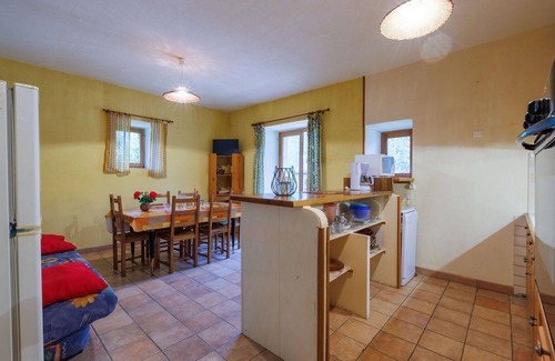 Barjac Casa | Casa de vacaciones privada con TV, terraza, mascotas permitida, vista panorámica, aparcamiento