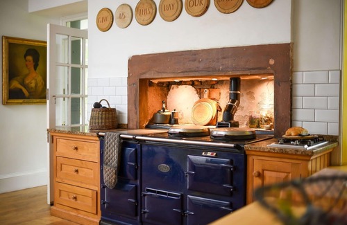 Kirriemuir Villa | Maravillosa casa de vacaciones privada para 10 personas con WIFI, patio y vista panorámica