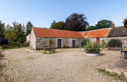 Kirriemuir Villa | Maravillosa casa de vacaciones privada para 10 personas con WIFI, patio y vista panorámica