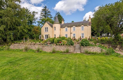 Kirriemuir Villa | Maravillosa casa de vacaciones privada para 10 personas con WIFI, patio y vista panorámica