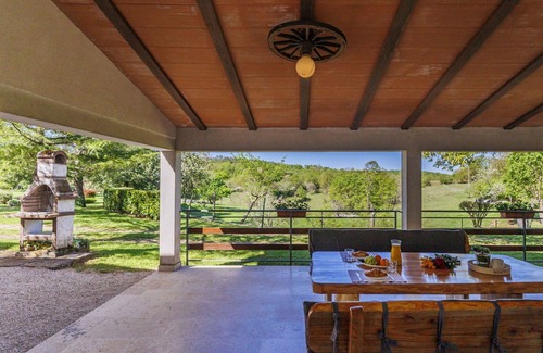 Heki Casa | Maravillosa casa de vacaciones privada para 6 personas con WIFI, TV, terraza y aparcamiento