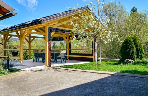 Trsce Casa | Casa de vacaciones privada con jacuzzi, piscina privada, WIFI, A/C, TV, patio, aparcamiento