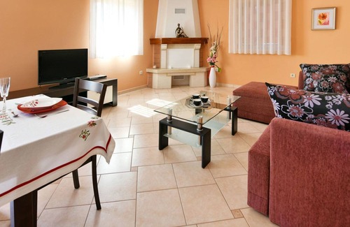 Mofardini Casa | Preciosa casa de vacaciones privada con WIFI, piscina privada, A/C, TV, terraza, aparcamiento
