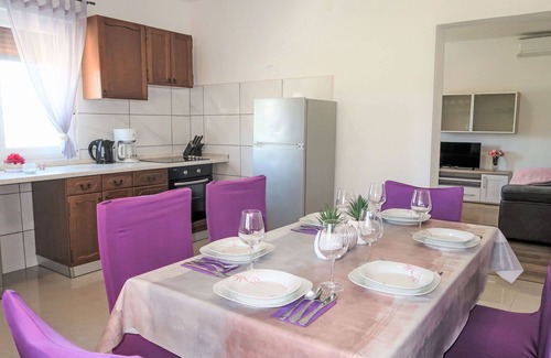 Pican Casa | Maravillosa casa de vacaciones privada con WIFI, piscina privada, A/C, TV, terraza y aparcamiento