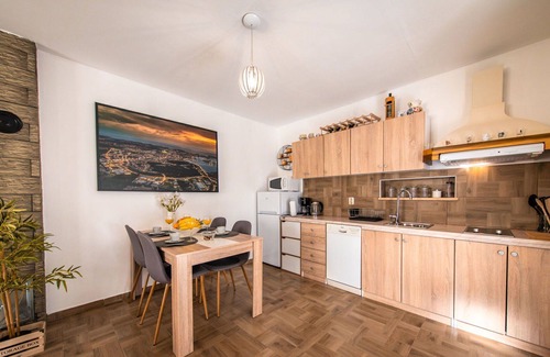 Stifanici Casa | Maravillosa casa de vacaciones privada con WIFI, A/C, piscina privada, TV, terraza, aparcamiento