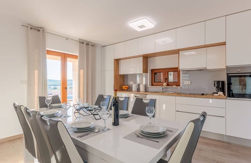 Stankovci Casa | Preciosa casa de vacaciones privada con WIFI, piscina privada, A/C, TV, terraza y aparcamiento