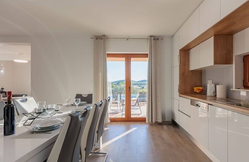 Stankovci Casa | Preciosa casa de vacaciones privada con WIFI, piscina privada, A/C, TV, terraza y aparcamiento