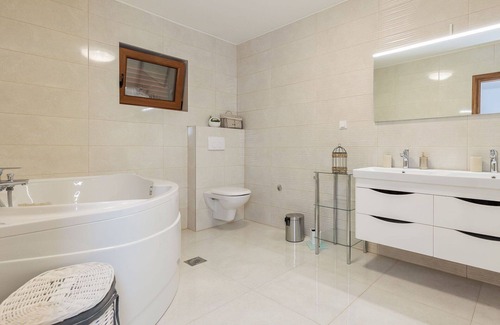 Stankovci Casa | Preciosa casa de vacaciones privada con WIFI, piscina privada, A/C, TV, terraza y aparcamiento