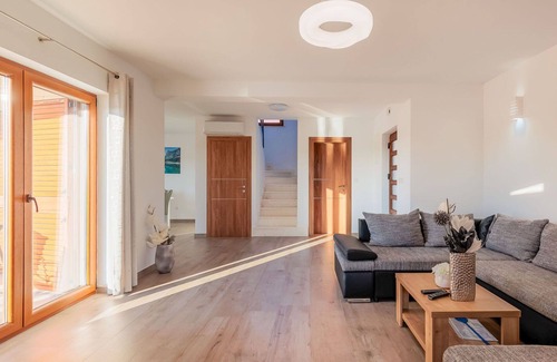 Stankovci Casa | Preciosa casa de vacaciones privada con WIFI, piscina privada, A/C, TV, terraza y aparcamiento