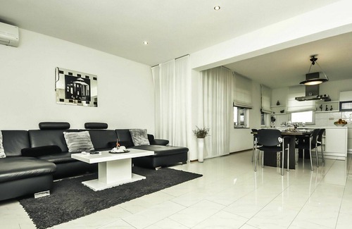 Suhovare Casa | Estupenda casa de vacaciones privada con A/C, WIFI, piscina privada, TV, terraza, vista panorámica