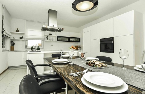 Suhovare Casa | Estupenda casa de vacaciones privada con A/C, WIFI, piscina privada, TV, terraza, vista panorámica