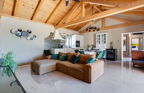 Zemunik Donji Casa | Casa de vacaciones privada con WIFI, A/C, piscina privada, TV, terraza, mascotas permitida