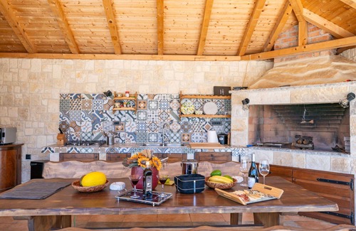 Zemunik Donji Casa | Casa de vacaciones privada con WIFI, A/C, piscina privada, TV, terraza, mascotas permitida