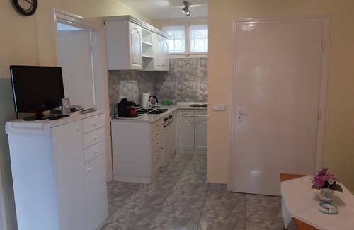 Balatonkeresztur Casa | Wonderful private villa for 4 guests with TV, terrace and parking