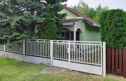 Balatonkeresztur Casa | Wonderful private villa for 4 guests with TV, terrace and parking
