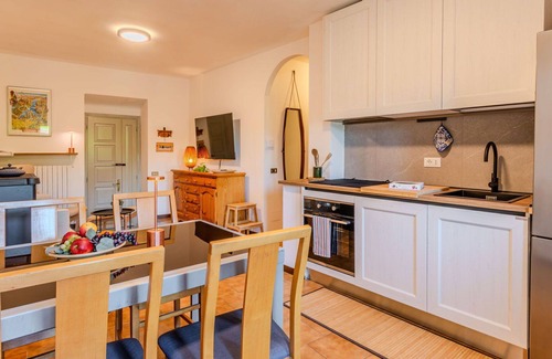 Dervio Casa | Casa de vacaciones privada con WIFI, TV, patio, mascotas permitida, vista panorámica, aparcamiento