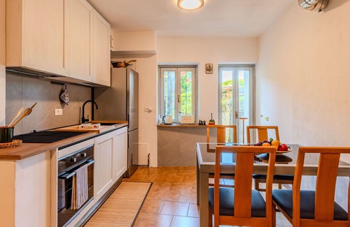 Dervio Casa | Casa de vacaciones privada con WIFI, TV, patio, mascotas permitida, vista panorámica, aparcamiento