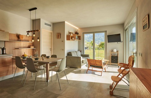 Dongo Casa | Estupenda casa de vacaciones privada para 5 personas con piscina privada, TV, terraza y aparcamiento