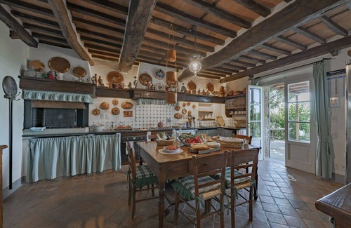 Nozanno Villa | Casa de vacaciones privada con piscina privada, A/C, jacuzzi, WIFI, TV, patio, aparcamiento
