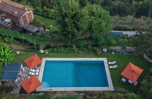 Nozanno Villa | Casa de vacaciones privada con piscina privada, A/C, jacuzzi, WIFI, TV, patio, aparcamiento