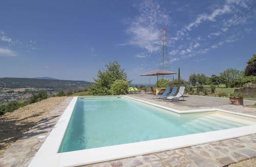 Montoro Villa | Estupenda casa de vacaciones privada con piscina, WIFI, A/C, TV, vista panorámica y aparcamiento