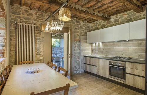Pescia Villa | Estupenda casa de vacaciones privada con WIFI, jacuzzi, piscina privada, TV, patio, aparcamiento