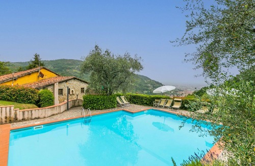 Pescia Villa | Casa de vacaciones privada con piscina privada, WIFI, TV, terraza, vista panorámica, aparcamiento