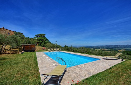 Le Piazze Villa | Preciosa casa de vacaciones privada con A/C, piscina, WIFI, vista panorámica y aparcamiento