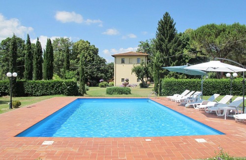 Porrena Villa | Casa de vacaciones privada con WIFI, piscina privada, TV, patio, vista panorámica, aparcamiento