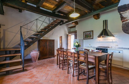 Sorano Casa | Preciosa casa de vacaciones privada con WIFI, piscina privada, patio y mascotas permitida