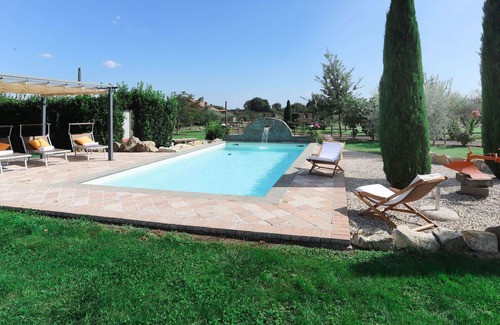 Sutri Villa | Casa de vacaciones privada con A/C, piscina privada, WIFI, TV, terraza, vista panorámica