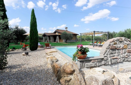Sutri Villa | Casa de vacaciones privada con A/C, piscina privada, WIFI, TV, terraza, vista panorámica