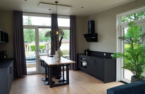 Susteren Casa | Preciosa casa de vacaciones privada para 4 personas con piscina, WIFI, TV y terraza
