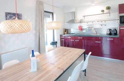 Tholen Casa | Hermoso apartamento en villa para 6 personas con bañera de hidromasaje, WIFI, TV y aparcamiento