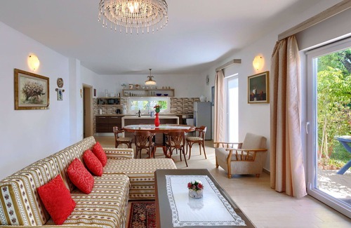 Valica Casa | Casa de vacaciones privada con A/C, piscina privada, WIFI, TV, terraza, vista panorámica