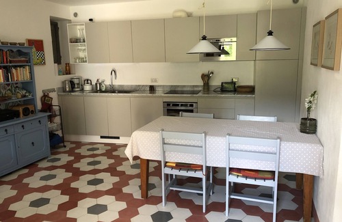 Calozzo Casa | Maravillosa casa de vacaciones tranquila a 30 metros del hermoso lago de Como